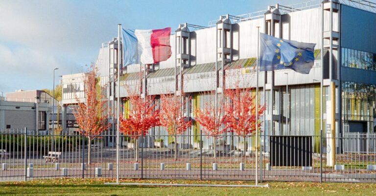 French-government-meeting-4