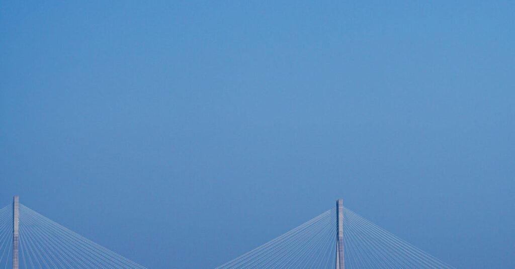 Illustration de La nouvelle géographie industrielle française : rebond et défis French-industrial-landscape