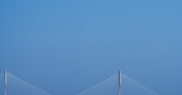 Illustration de La nouvelle géographie industrielle française : rebond et défis French-industrial-landscape