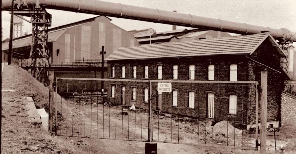 Illustration de Réindustrialisation : France cherche stratégie cohérente French-industry-factory