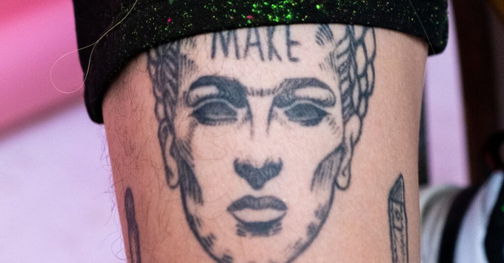 Illustration de Frida Kahlo : Record aux enchères pour un autoportrait Frida-Kahlo-self-portrait