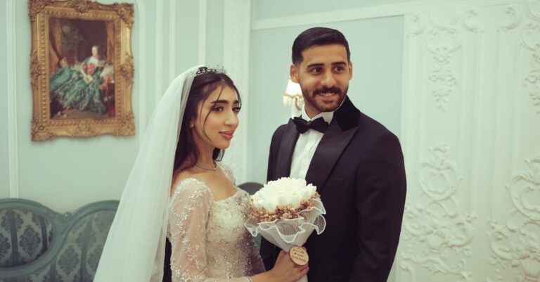 Illustration de Klimt : Un portrait s'envole à 236 M$ chez Sotheby's Gustav-Klimt-portrait-painting