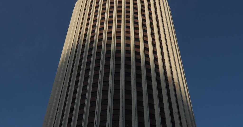 Illustration de Incendie meurtrier à Hongkong : 65 morts, enquête en cours Hongkong-building-fire