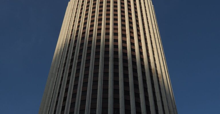 Illustration de Incendie meurtrier à Hongkong : 65 morts, enquête en cours Hongkong-building-fire