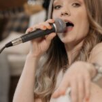 Jean-Guidoni-singer-stage