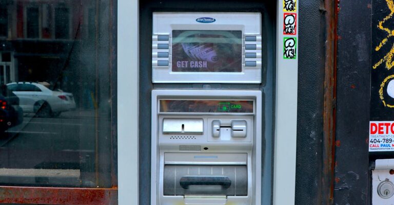 Illustration de Livret A : retraits records en octobre, l'épargne des Français bousculée Livret-A-withdrawals