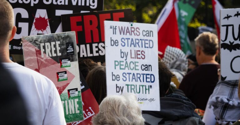 Illustration de Violences en France: un rassemblement émeut Marseille Marseille-protest