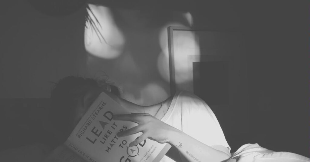 Illustration de Sarkozy publie un livre express sur sa détention Nicolas-Sarkozy-book-1