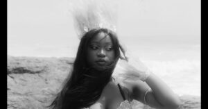 Illustration de Reza Pahlavi : l'exilé qui rêve de remonter sur le trône d'Iran Reza-Pahlavi-portrait