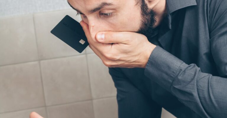 Illustration de Russie : des « drones humains » impliqués dans des incendies et des escroqueries Russian-telephone-scam