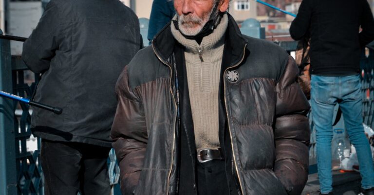 Illustration de Crise démographique : l'impact sur le marché du travail français aging-population-demography