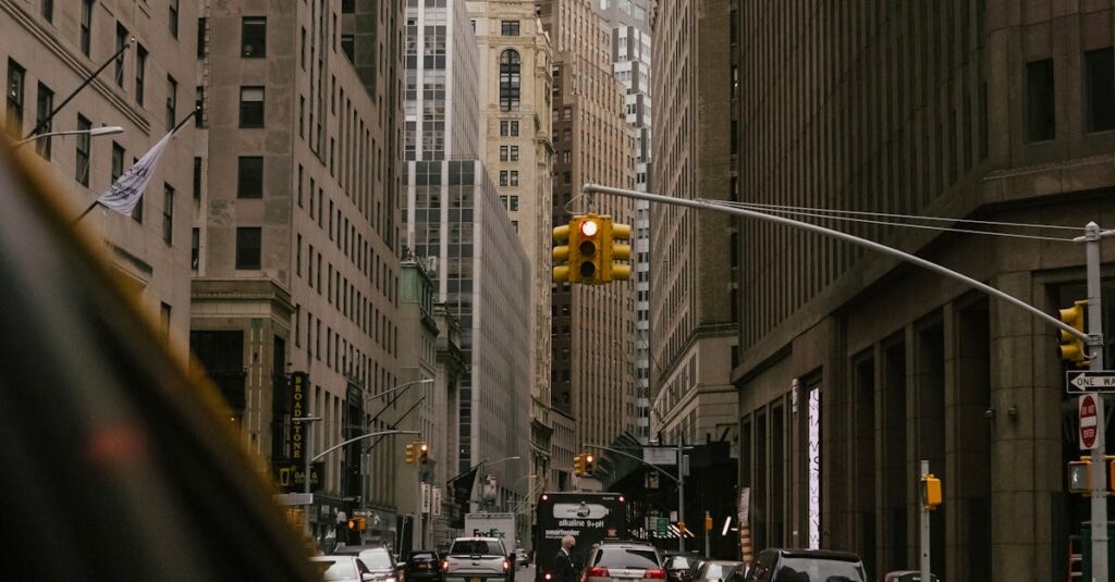 Illustration de Redynamiser les centres-villes face à Temu et Shein city-center-commerce