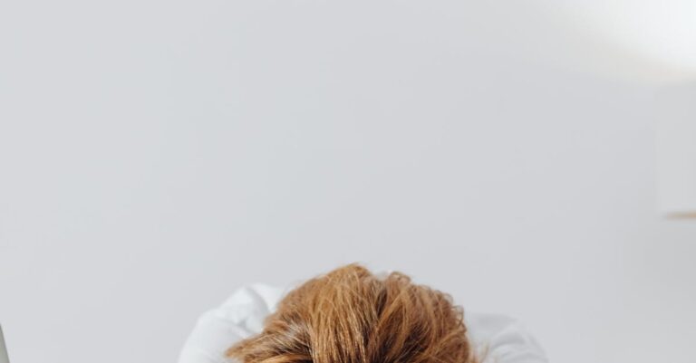 Illustration de Non-travail en entreprise : comprendre son impact réel employee-taking-a-break