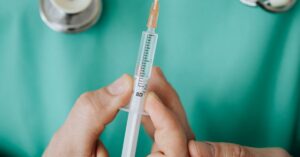 Illustration de Grippe : la vaccination non obligatoire en Ehpad et pour les soignants flu-vaccine-healthcare