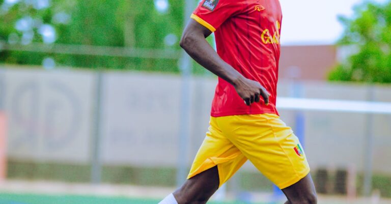 Illustration de Rennes renoue avec la victoire en Ligue 1 face à Strasbourg (4-1) football-player-scoring-goal