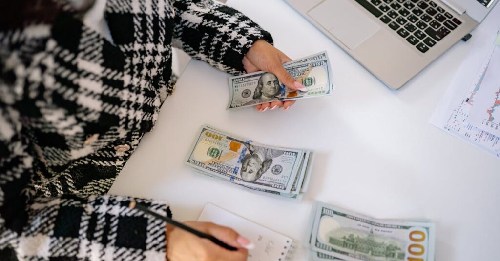 Illustration de Plus de 10 000€/mois : l'élite des salaires en France high-income-salary-france