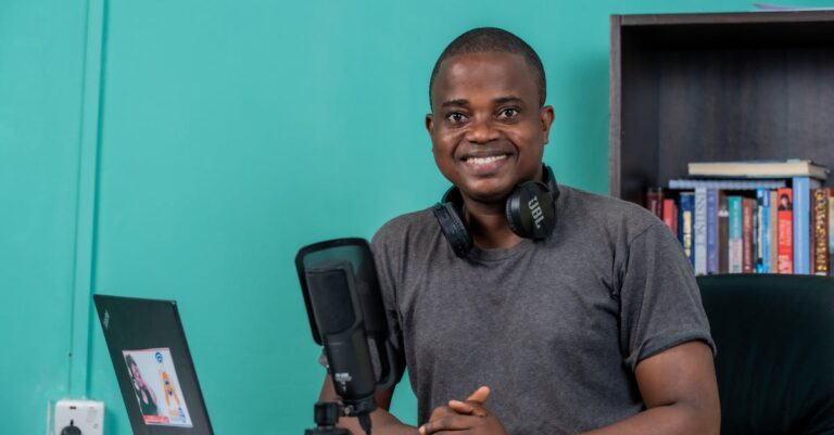 Illustration de Macron face à la Russie : Ne pas être faible, renforcer l'armée macron-africa-interview