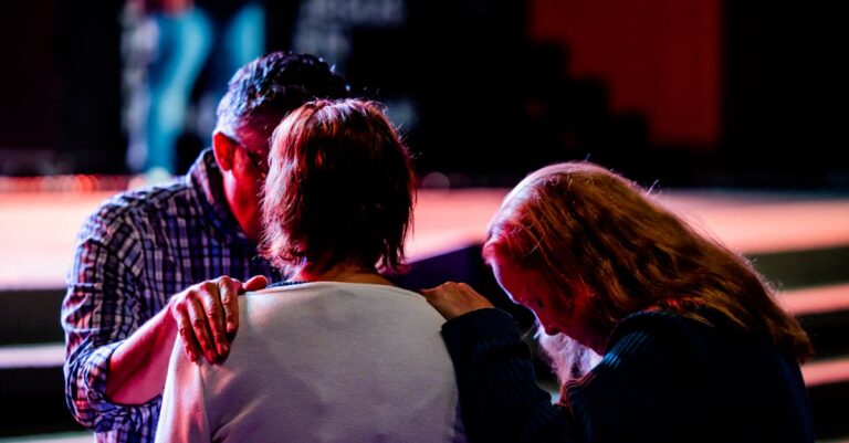 Illustration de Masturbation collective masculine : un phénomène en pleine croissance men-group-intimate