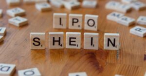 Illustration de Shein : Succès fulgurant, scandales et pratiques controversées shein-store-controversies