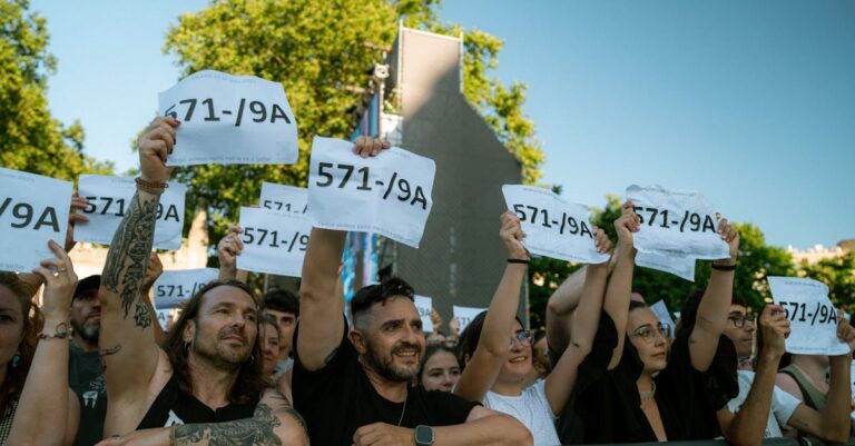 Illustration de Épargne solidaire : performance et sens avec les fonds labellisés solidarity-investment-hands