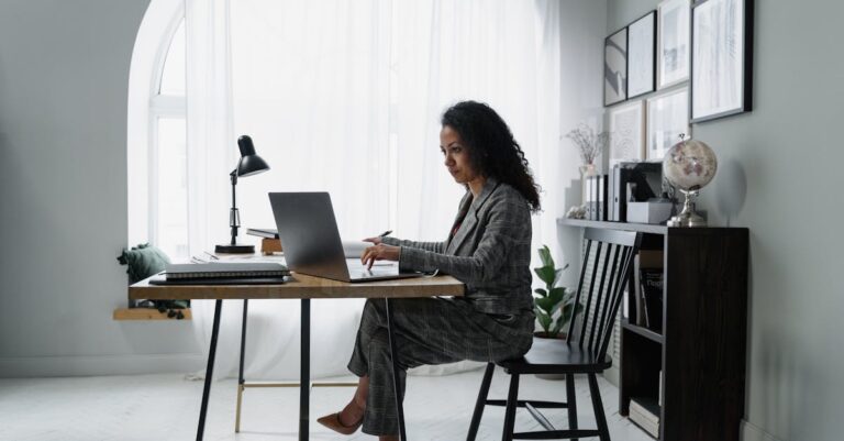 Illustration de Budget 2026 : la jeunesse, grande oubliée des arbitrages financiers youth-budget-cuts