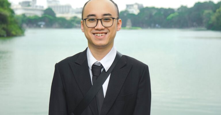 Illustration de Baisse du coût du travail : une impasse stratégique ? Clement-Carbonnier-economist-portrait