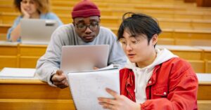 Illustration de Collège de France : l'apaisement fragile après la polémique Palestine College-de-France-lecture-hall