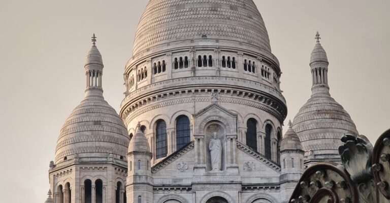 Illustration de Farah Pahlavi : l'ex-impératrice d'Iran face aux mollahs Farah-Pahlavi-Paris