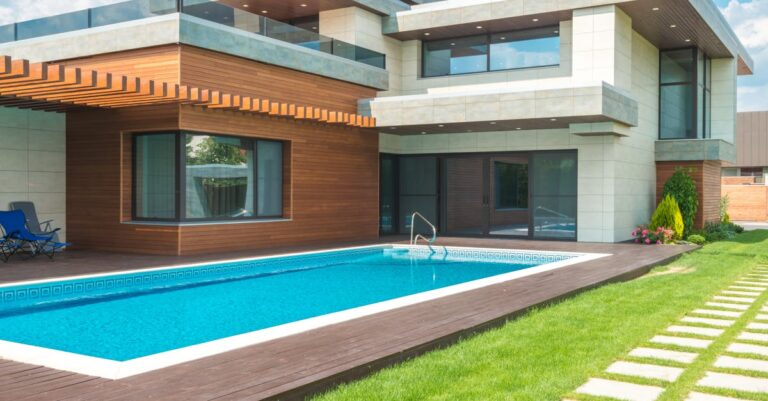 Illustration de Cambriolage Grasse : 6 suspects écroués pour séquestration Grasse-villa-police