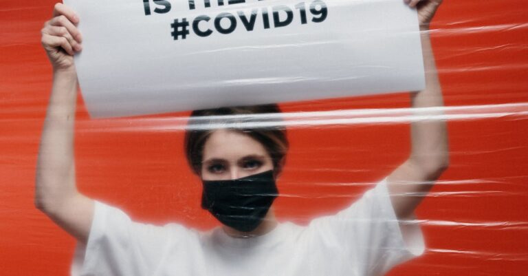 Illustration de Hommage au Dr Gal : les soignants guadeloupéens réclament sécurité Guadeloupe-healthcare-protest