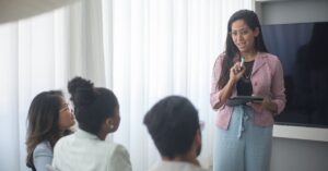 Illustration de Hamas : Conserver les Armes, Condition Clé pour la Paix à Gaza Hamas-leader-speaking