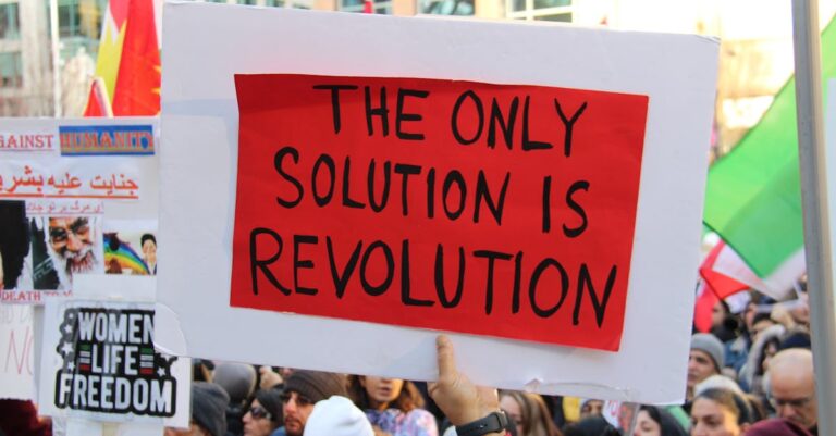 Iranian-woman-protest-politics