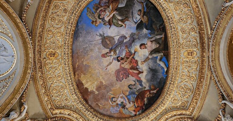 Illustration de Casse au Louvre : une grille sécurise la galerie d'Apollon Louvre-Apollon-gallery