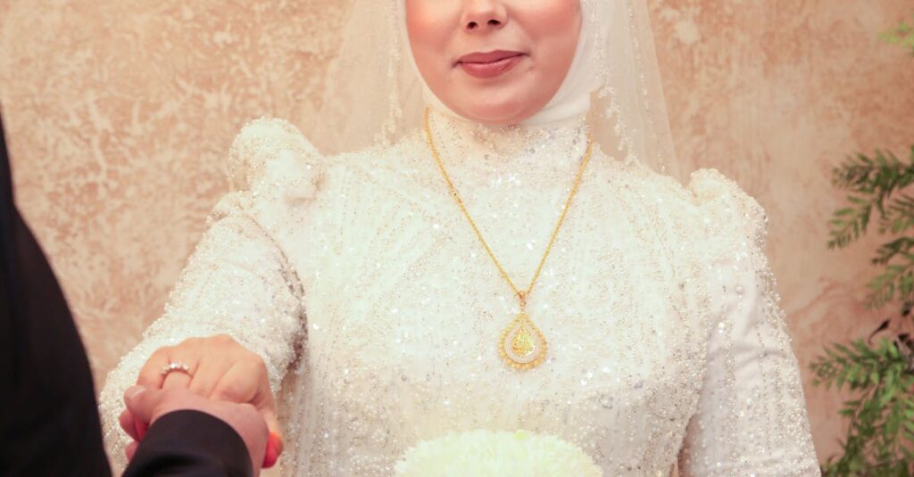 Illustration de Macron en Chine : Xi rejette les 'accusations irresponsables' Macron-Xi-Jinping-handshake