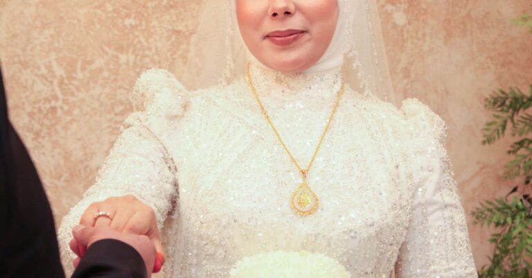 Illustration de Macron face à Xi Jinping : rééquilibrage ou basculement du rapport de force ? Macron-Xi-Jinping-handshake-2