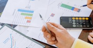 Illustration de PER : réduire les frais pour un meilleur rendement financial-plan-documents