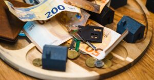 Illustration de Taxe Foncière : Hausse en vue et débat politique intense house-property-tax-1