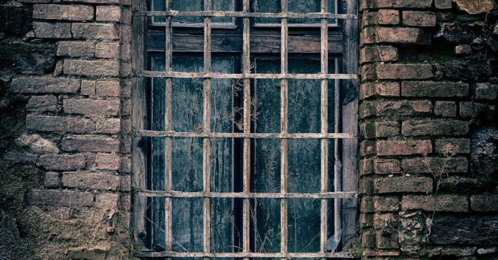 Illustration de Prisons: la Cour des comptes critique le plan des 15 000 places prison-building-construction