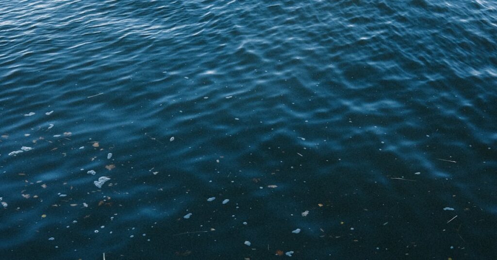 Illustration de Alerte : l'eau du robinet contaminée au PFAS en France water-pollution-analysis