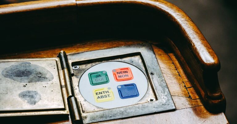 Illustration de Budget 2026 : Le 49.3 activé, l'adoption approche French-Parliament-budget-vote-6