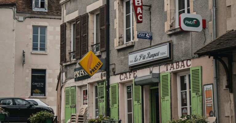 Illustration de Municipales 2026 : Services Publics et Commerces au Cœur des Enjeux French-small-town-street