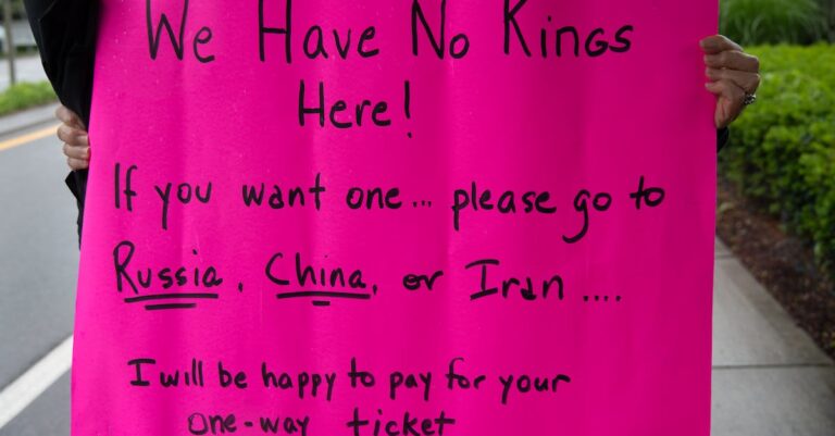 Illustration de Iran : Au-delà de l'économie, une crise politique profonde secoue le régime Iran-anti-government-protest