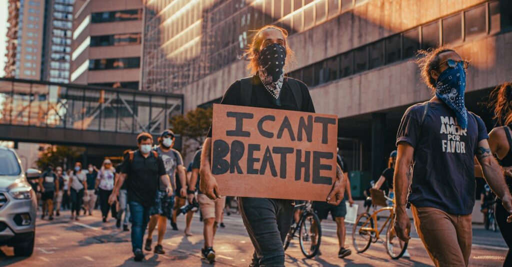 Illustration de Minneapolis : Trump accuse les démocrates après la mort d'un infirmier Minneapolis-protest-police