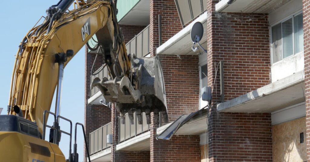 Illustration de Israël détruit des locaux de l'UNRWA à Jérusalem demolition-jerusalem-building