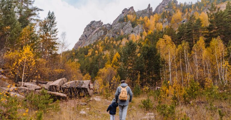 Illustration de Les Grands Vivants : des sommets pour honorer la mémoire de Tanguy father-son-mountaineering