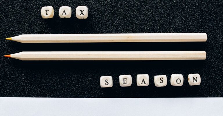 Illustration de Résidences secondaires : Éviter la surtaxe, c'est possible ! house-taxes-refund