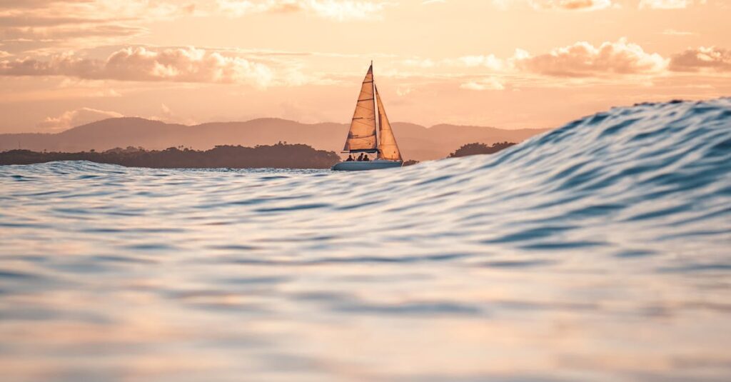 sailing-grand-south-waves