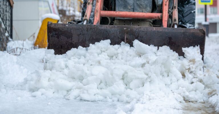 Illustration de Neige: Les municipalités s'organisent face aux fortes chutes snow-removal-city