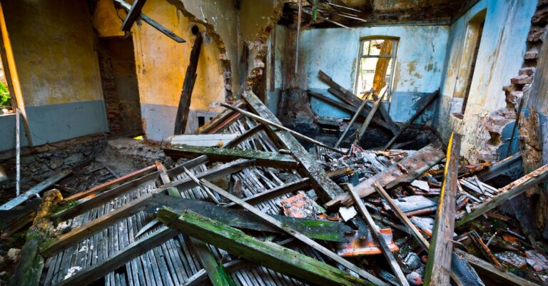 Illustration de Tempête Goretti : la Manche face aux vents violents storm-goretti-devastation