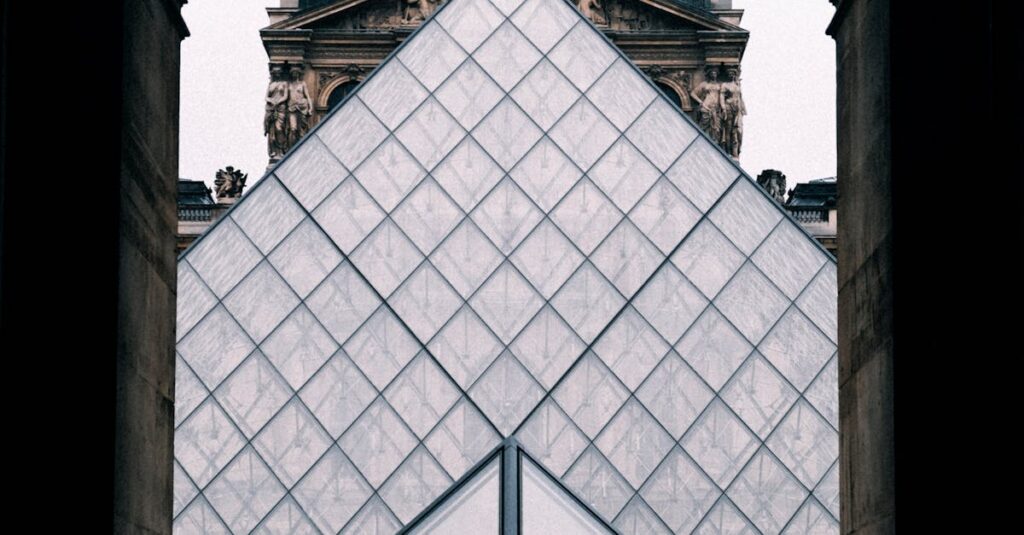 Illustration de Christophe Leribault prend la direction du Louvre après la démission de Laurence des Cars Louvre-museum-entrance